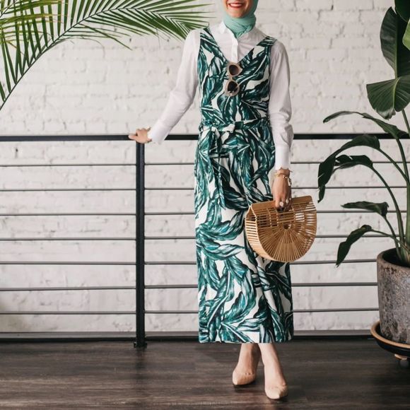 NWT Who What Wear Linen Palm Print Jumpsuit - Picture 2 of 6